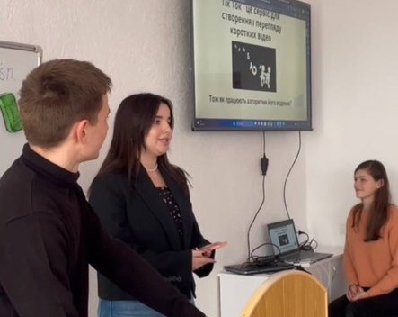 Доповіді  здобувачів про алгоритми соціальних мереж